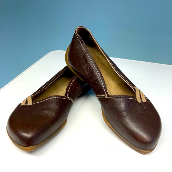 John Fluevog Shoes - JOHN FLUEVOG Rare Brown and Tan Leather Rubber Soles Flats Sz 6.5 (4.5 UK)